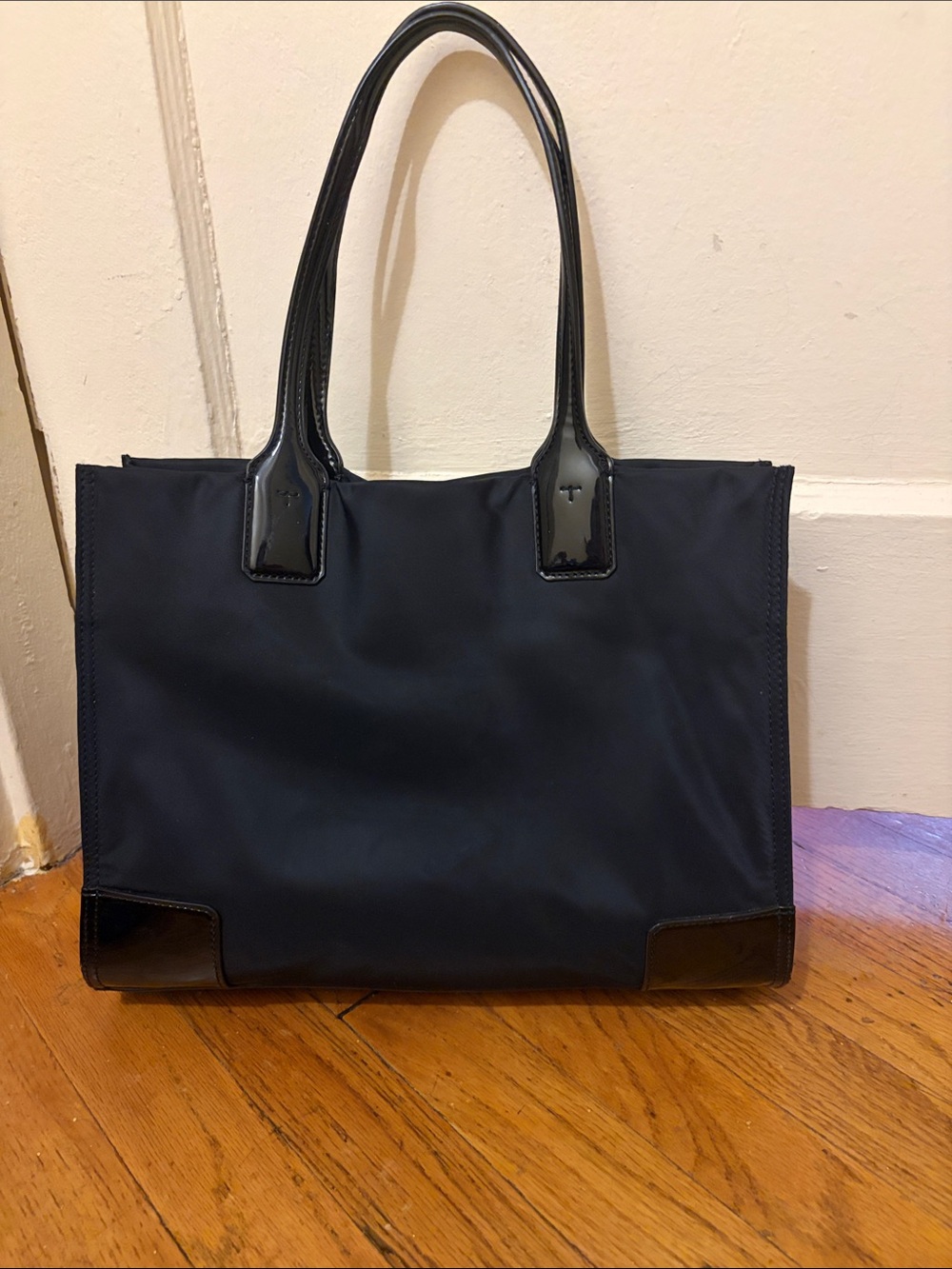 Tory Burch Black Patent Logo Tote - Picture 3 of 8